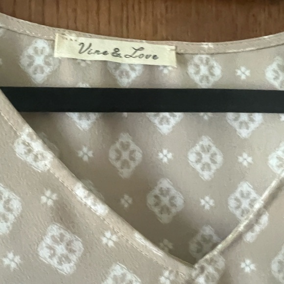 Vine and Love V-neck Top - Picture 3 of 4